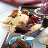 Oatmeal Praline Ice Cream with Warm Berry Sauce_image