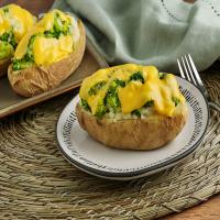 Cheesy Microwave Baked Potato with Broccoli_image