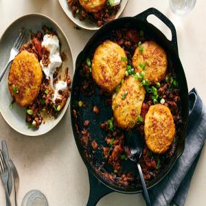 One-Pot Turkey Chili and Biscuits_image