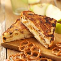 Cinnamon-Apple Grilled Cheese_image