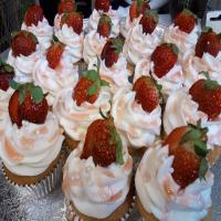 Strawberry Champagne Cupcakes_image