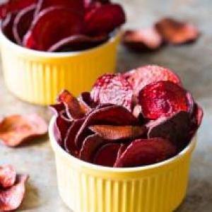 Oven Baked Beet Chips Recipe_image