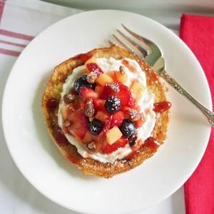 Berry-Topped French Toast Bagels_image