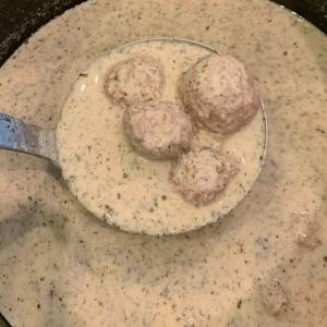 Madzoon Ov Kufteh (Meatball Yogurt Soup)_image