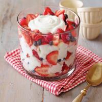 Angel Food Cake and Berry Trifle_image