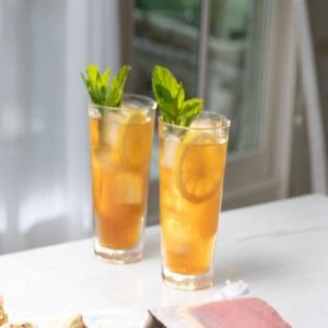 Peach Half-and-Half Cocktail_image