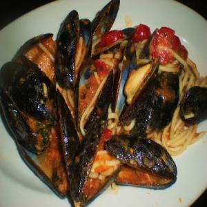 Mussels in Red Sauce Recipe - (4.6/5) image