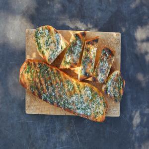 Grilled Garlic Bread with Herb Butter_image