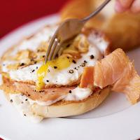 Flash-fried smoked salmon & egg bagel image