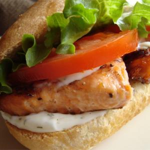 Grilled Salmon Sandwich with Dill Sauce_image
