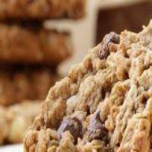 Copycat Potbelly Oatmeal Chocolate Chip Cookies_image