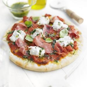 Ham & ricotta pizzas with pesto_image