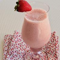 Delicious Healthy Strawberry Shake_image