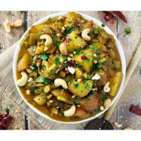 Sri Lankan Potato & Cashew Curry_image