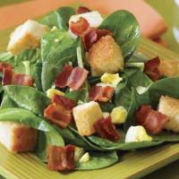 Warm Spinach Salad with Eggs, Bacon & Croutons_image