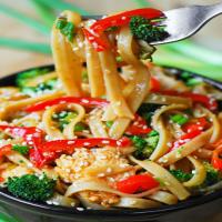 Sesame Chicken and Noodles Recipe - (4.5/5)_image