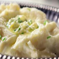 Horseradish Mashed Potatoes with Chive Butter_image