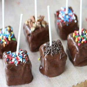 Chocolate Chip Cookie Dough Stuffed Brownie Pops_image