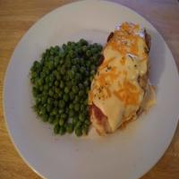 Chicken Breasts With Cheese Sauce_image