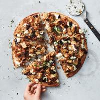 Chicken, Caramelized Onion & Goat Cheese Pizza_image