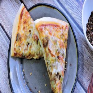 Cheeseburger With Everything Pizza Recipe | 24Bite® Recipes_image