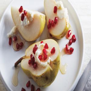 Pomegranate with Pears and Goat Cheese_image