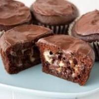Chocolate Cheesecake Filled Cupcakes_image