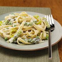 Fettuccine with Asparagus and Peas image