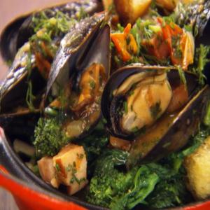 Mussels With Bacon and Rapini_image
