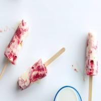 Strawberry-Vanilla Swirled Frozen Pops image