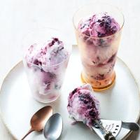 Frozen blackberry yogurt image