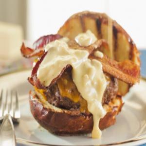 Butter Burger with Beer Cheese Sauce and Bacon_image