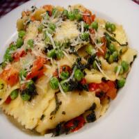Ravioli With Peas, Tomatoes And Sage Butter Sauce_image