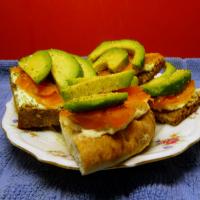 Goat's Cheese, Avocado and Smoked Salmon Sandwiches_image