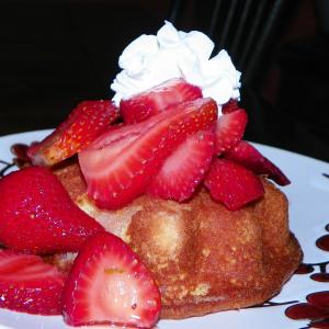 Honey Shortcakes and Strawberries_image