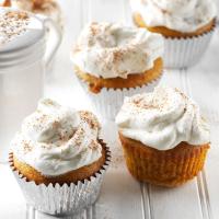 Pumpkin Pie Cupcakes with Whipped Cream_image