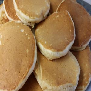 Light & Fluffy Pancakes image