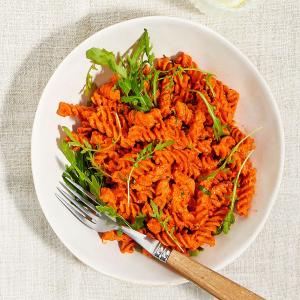 Red lentil pasta with creamy tomato & pepper sauce_image