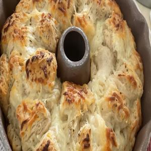 Cheesy Garlic Monkey Bread Recipe by Tasty_image