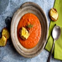 Tomato-Fennel Soup With Brie Toasts_image