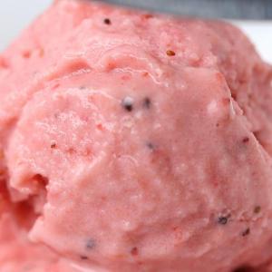 Strawberry Kiwi Frozen Yogurt Recipe by Tasty image