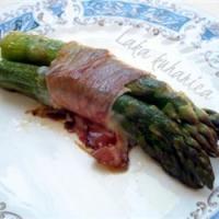 Prosciutto-Wrapped Asparagus and Mozzarella Parcels_image