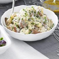 Red potatoes with horseradish & crème fraîche image