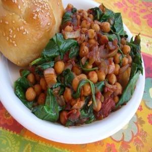 Tamarind-Spiced Chickpeas and Spinach_image