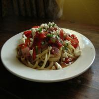 Linguini With Roasted Garlic and Red Peppers_image