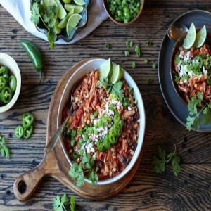 Slow Cooker Taco Chicken Chili - Give it Some Thyme_image