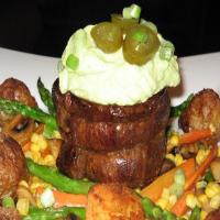 Beef Steak With Avocado Sauce_image