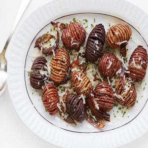 Hasselback Potatoes with Brown Butter_image