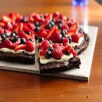 Gluten Free Brownie and Berries Dessert Pizza_image