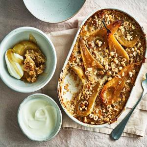 Cinnamon spiced pear & hazelnut baked oats_image